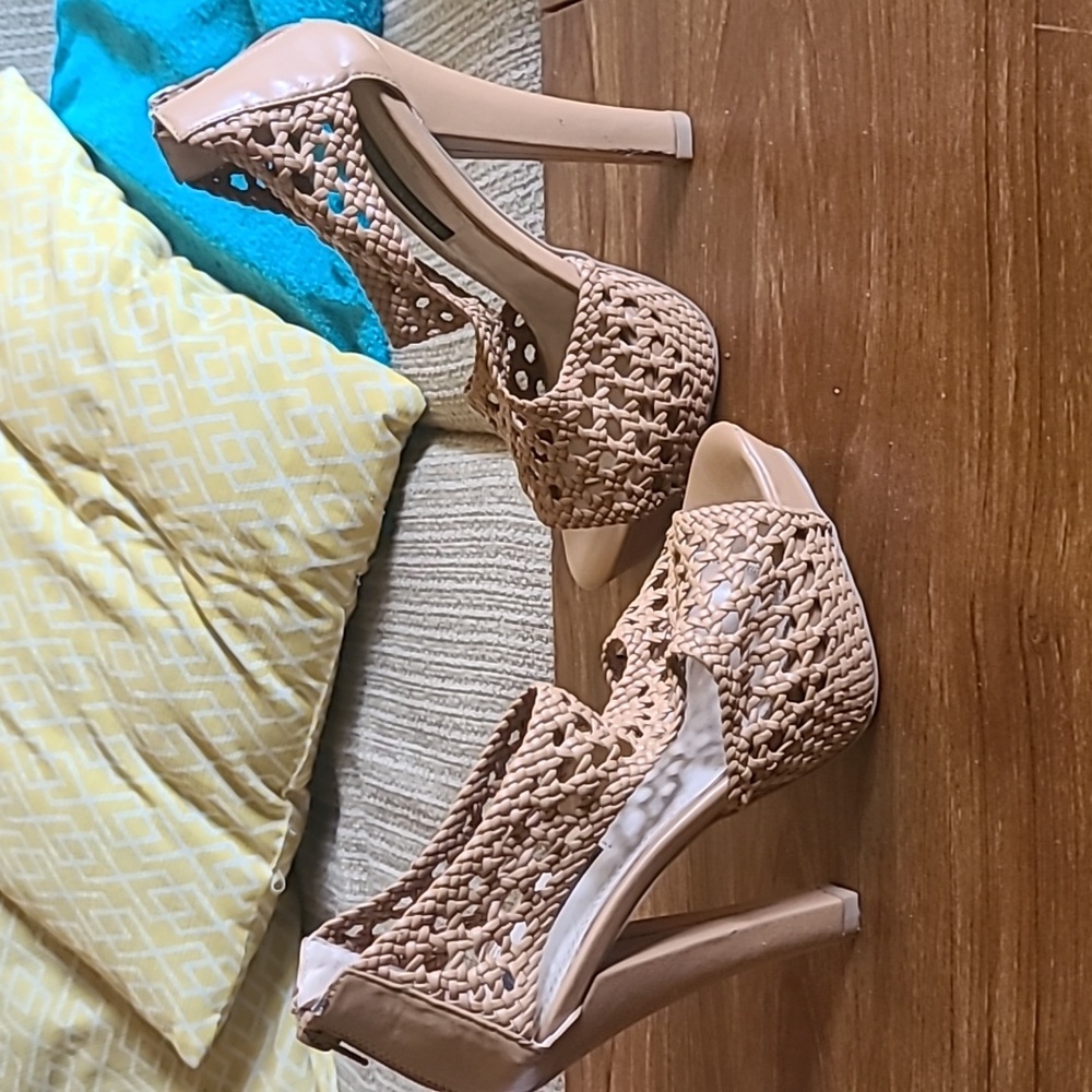 Izabella Rue Heels - Picture 4 of 6